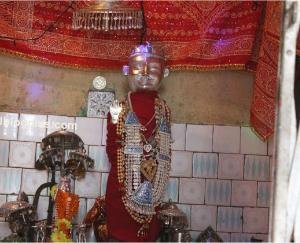 इस मंदिर में कर्ण की चिता से प्रकट हुए नाग देवता 