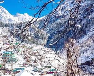 heavy-snowfall-himachal-22-april-2021