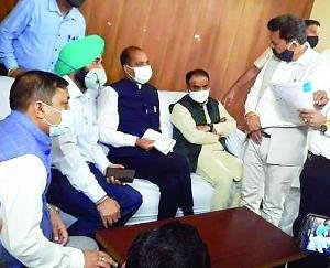 मुख्यमंत्री के निर्देश पर नालागढ़ में किसानोे से गेहूं की खरीद आरम्भ