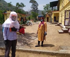 दाड़लाघाट के अंतर्गत छटेरा तथा ककेड़ गांव को  किया गया सेनेटाइज़