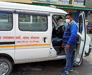 जोगिन्दर नगर में संक्रमित लोगों को लाने व ले जाने के लिए अब एंबुलेंस सुविधा उपलब्ध 