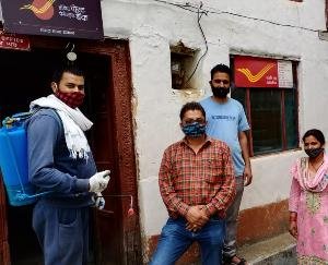  दाड़लाघाट : कोविड-19 संक्रमण की रोकथाम के लिए सार्वजनिक स्थानों को किया गया सेनिटाइज़