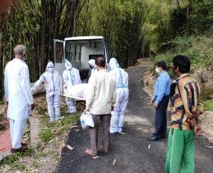  पालमपुर : प्रशासन की देखरेख तथा कोविड प्रोटोकॉल के साथ किया जा रहा कोरोना संक्रमितों के निधन पर अंतिम संस्कार 