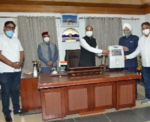 मुख्यमंत्री को संत निरंकारी मंडल ने 50 ऑक्सीजन कंसन्ट्रेटर भेंट किए