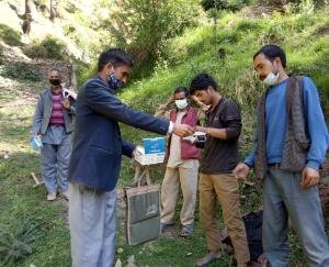 Mandi: People distributed masked in Gram Panchayat Varyogi