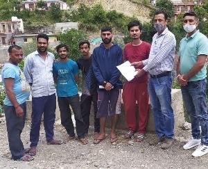 वन खंड अधिकारी दानोघाट ने तेंदुए के आतंक से सावधानियां बरतने की हिदायत दी