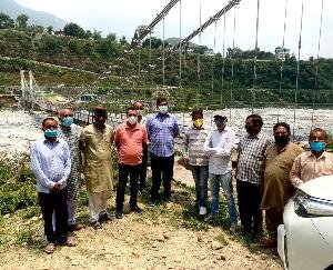 पालमपुर :कंडी ब्रिज का जल्द होगा जीर्णोद्धार ,आशीष बुटेल ने किया पार्षदों सहित निरीक्षण