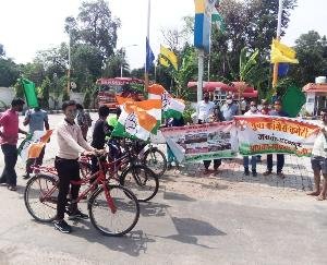 डीजल-पेट्रोल की बढ़ती कीमतों को लेकर सड़को पर कांग्रेस