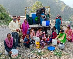 दाड़लाघाट :पेयजल की समस्या से जूझ रहे पंचायत मांगल के ग्रामीण