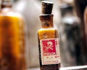 ज्वालामुखी: 17 वर्षीय युवती ने गलती से निगला जहरीला पदार्थ, टांडा रेफर