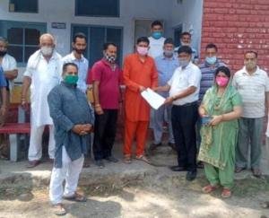 देहरा: हरिपुर व्यापार मंडल ने नायब तहसीलदार को सौंपा ज्ञापन