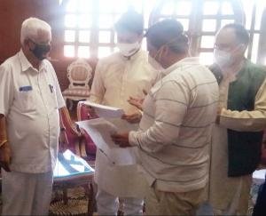 कुनिहार : भारतीय राज्य पेंशनर्ज महासंघ प्रतिनिधि मंडल ने अनुराग ठाकुर से की भेंट