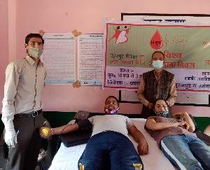 दाड़लाघाट : विश्व रक्तदाता दिवस के मौके पर बलजीत कौर ने रक्त दान कर किया रक्तदान शिविर का उद्घाटन