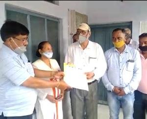 हरिपुर:पौंग बांध किनारे गौशाला बनाने के लिए कांग्रेस ने सौंपा ज्ञापन