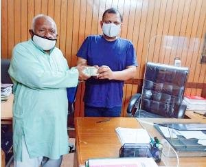 Arki: Retired Beldar Dinesh Chand from Public Works Department came forward to donate to Kovid Fund