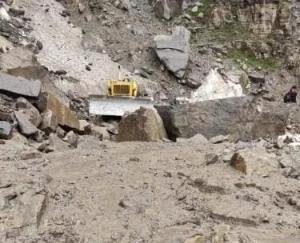  Granphu-Kaza highway closed again due to hill cracking, BRO engaged in restoring the highway june 18 2021 