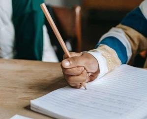 दृष्टिबाधित एवं लिखने में असमर्थ विद्यार्थियों को सरकार ने परीक्षा में दी बड़ी राहत