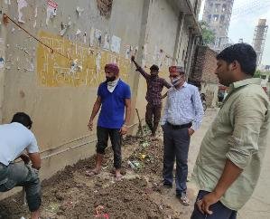 दाड़लाघाट : रौड़ी गांव के पूर्व पंचायत सदस्य ने दुरुस्त करवाया रौड़ी गांव को जाने वाला मुख्य सड़क मार्ग