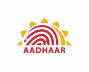 आधार कार्डों पर दुरुस्ती करवाने में लोगों को करना पड़ रहा भारी मुश्किलों का सामना