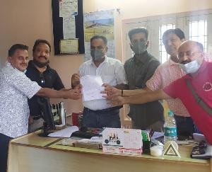 पालमपुर :पत्रकारों की सरकारी मान्यता को खत्म करने की सरकार की तैयारी के विरोध में मुख्यमंत्री को सौंपा ज्ञापन