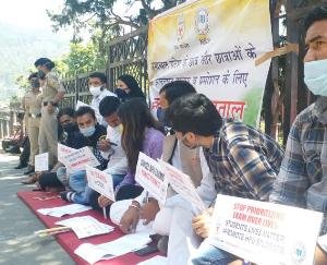 शिमला : छात्र छात्राओं के संघर्ष की हुई जीत - यदोपती ठाकुर