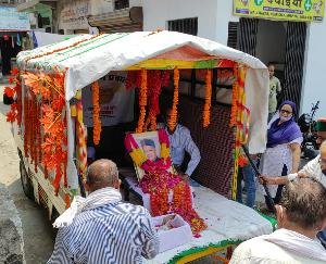 जसवां परांगपुर : पूर्व मुख्यमंत्री राजा वीरभद्र सिंह की डाडासिबा अस्थि कलश पहुंचते ही भावुक हुए लोग