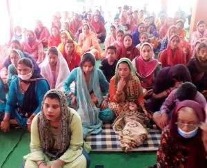 कुनिहार : पट्टाबरावरी में किया गया श्रीमद भागवत कथा का आयोजन