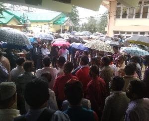 शिमला : हिमाचल प्रदेश राज्य तकनीकी कर्मचारी संघ ने विद्युत भवन शिमला में किया धरना प्रदर्शन