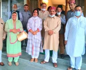 कुनिहार : विश्राम ग्रह में अविनाश राय खन्ना से मिले गोविंद शर्मा और आशा परिहार