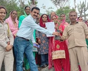 दाड़लाघाट : वन परिक्षेत्र दाड़लाघाट के तहत मंगलवार को मनलोग बड़ोग में किया गया पौधा रोपण