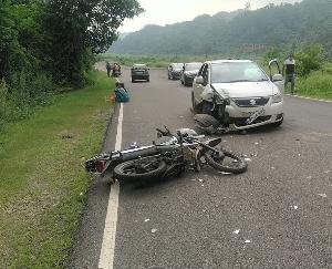 रक्कड़: कलोहा में गाड़ी-बाइक में भिड़त, मामला दर्ज नहीं