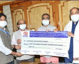 शिमला : उद्योग मंत्री ने मुख्यमंत्री को जीआईसी के लाभांश के चैक किए भेंट