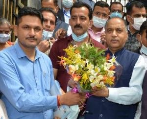 स्वतंत्रता दिवस पर कर्मचारियों की लंबित महंगाई भत्ते की किश्त जारी करें सरकार