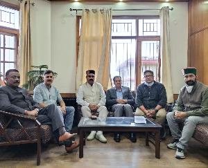 शिमला : भाजपा सरकार के खिलाफ कांग्रेस की चार्जशीट कमेटी ने राठौर से भेंट कर इसके प्रारूप पर की चर्चा