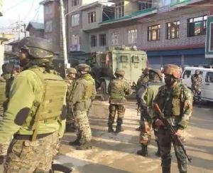 One terrorist killed in encounter in Pampore area of Jammu and Kashmir, operation continues