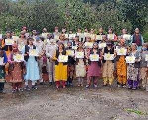 रोहड़ू : जागृति अभियान के तहत महिलों और किशोरियों को उनके कानूनी अधिकारो के विषय में किया गया जागरूक