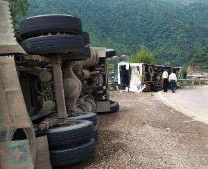 सोलन : कालका - शिमला नेशनल हाईवे पर पलटी बस