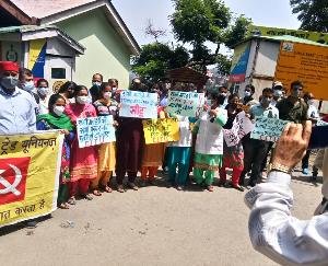 Shimla: CITU State Committee staged a silent protest outside IGMC
