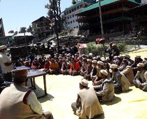 Kullu: Deputy Commissioner Ashutosh Garg reached the historic village of Malana with the team of Health Department