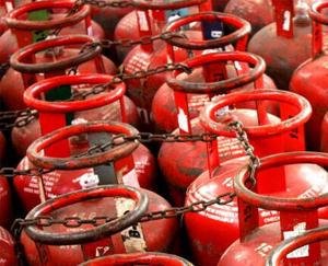 The new month started with the shock of inflation, the price of LPG cylinder increased by Rs 25