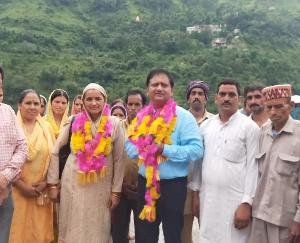 दाड़लाघाट : जन सम्पर्क अभियान के तहत ग्राम पंचायत चाखड पहुंचे प्रदेश कांग्रेस कमेटी के सचिव राजेन्द्र ठाकुर