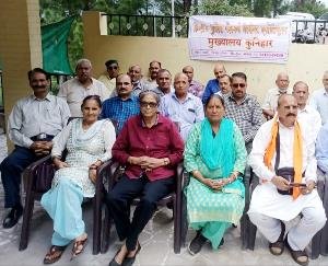 कुनिहार : सरकार व पुलिस विभाग द्वारा पुलिस पेंशनर की मांगों पर विचार करने का आग्रह