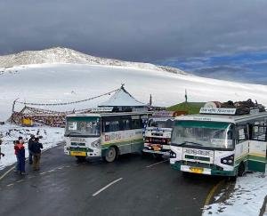 The weather took a turn in the state, there was snow on the high peaks of Manali and Lahaul