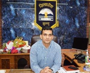 कुल्लू : आशुतोष गर्ग ने पीएनबी की ओर से क्षेत्रीय अस्पताल कुल्लू को प्रदान किए 10 लाख के चिकित्सा उपकरण