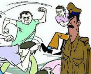 पुलिस स्टेशन के पास हुई हाथापाई मुकदमा हुआ दर्ज़