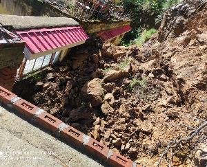 Darlaghat: Government Senior Secondary School Chandi's building was damaged due to landslide