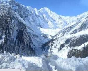 Himachal Pradesh: 14 people trapped in Lahaul's Khanmigar glacier, two people died