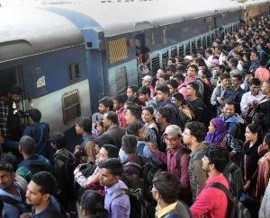 Platform ticket prices increased five times, Indian Railways decided to rein in the crowd