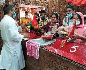 Nahan: 2500 devotees visited Mata Balasundari on Monday