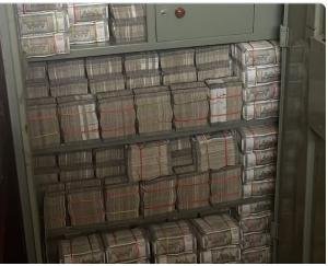 The picture of a cupboard packed with a bundle of notes went viral on the internet, know the whole matter